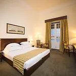 Gale Hotel